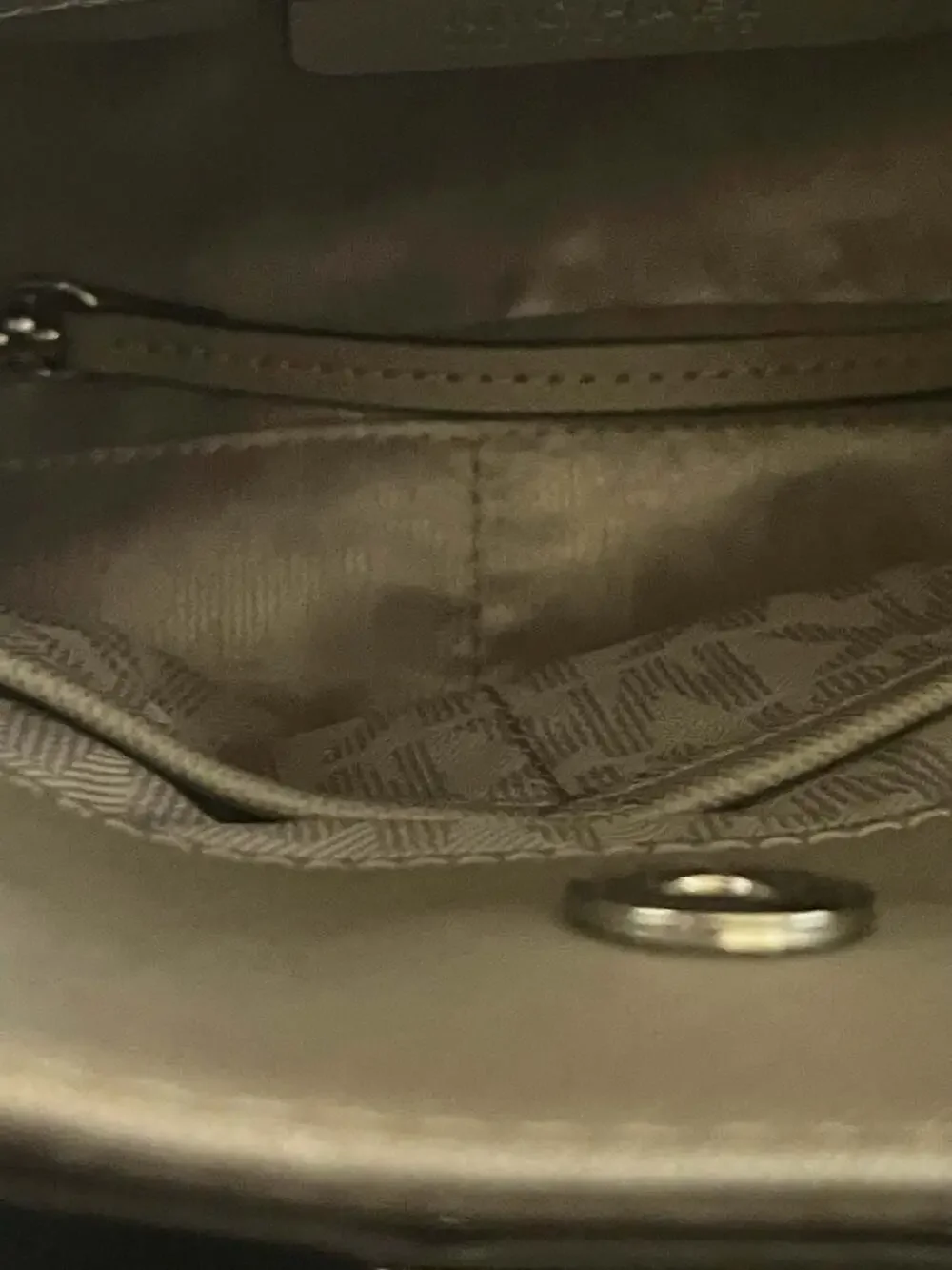 Michael Kors Saffiano Leather scuff resistant 2015 Handbag. Shiny Silver Tone Lo